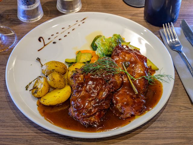 Fleischgericht mit Kartoffeln